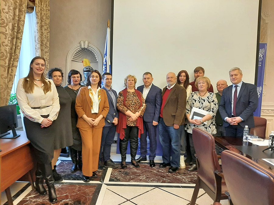 Легкая промышленность Петербурга в одном кадре